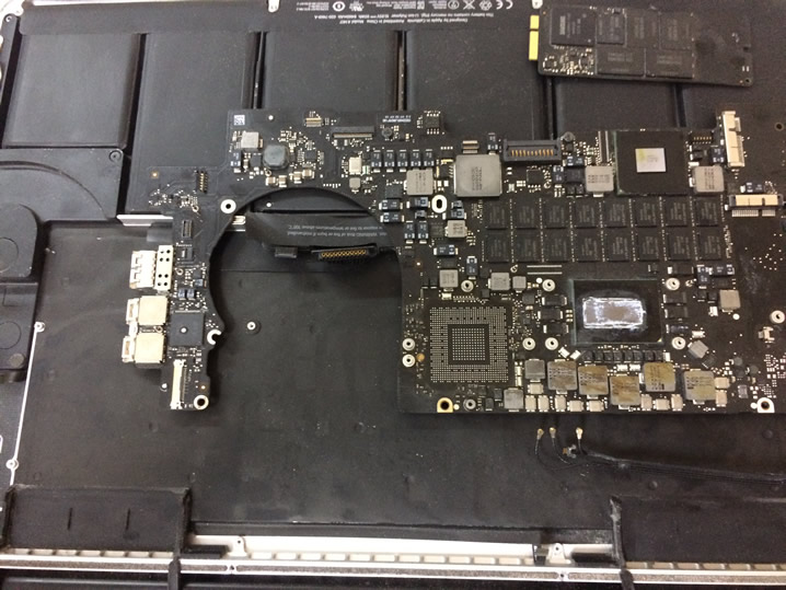 Снятая видеокарта N13P-GT-W-A2 MacBook Pro A1398